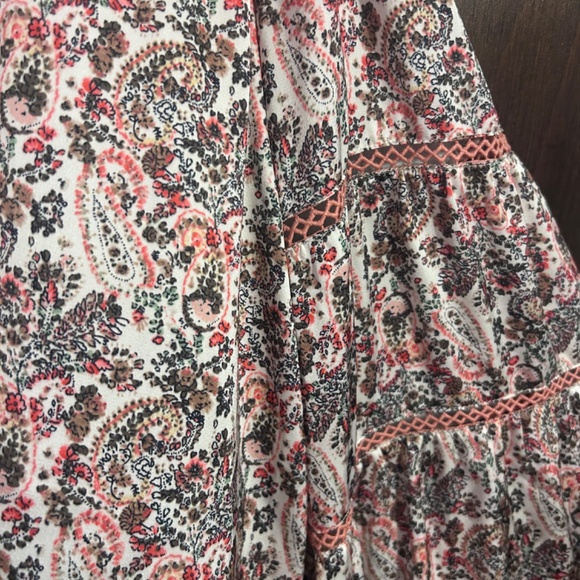 Gently worn boutique style clothes. - Picture 6 of 7